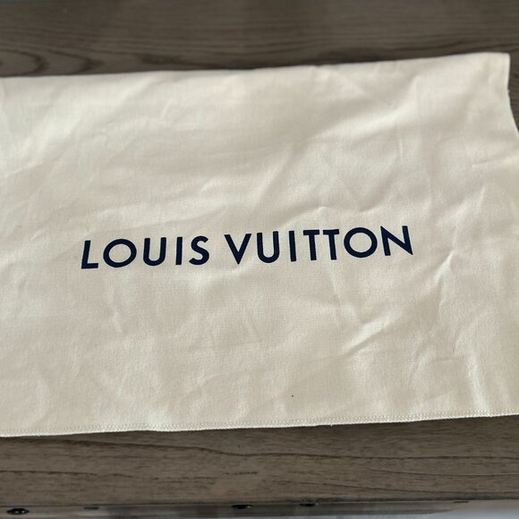 Guaranteed Authentic Louis Vuitton Clapton PM Damier Ebene Crossbody Canvas Noir - Picture 14 of 15